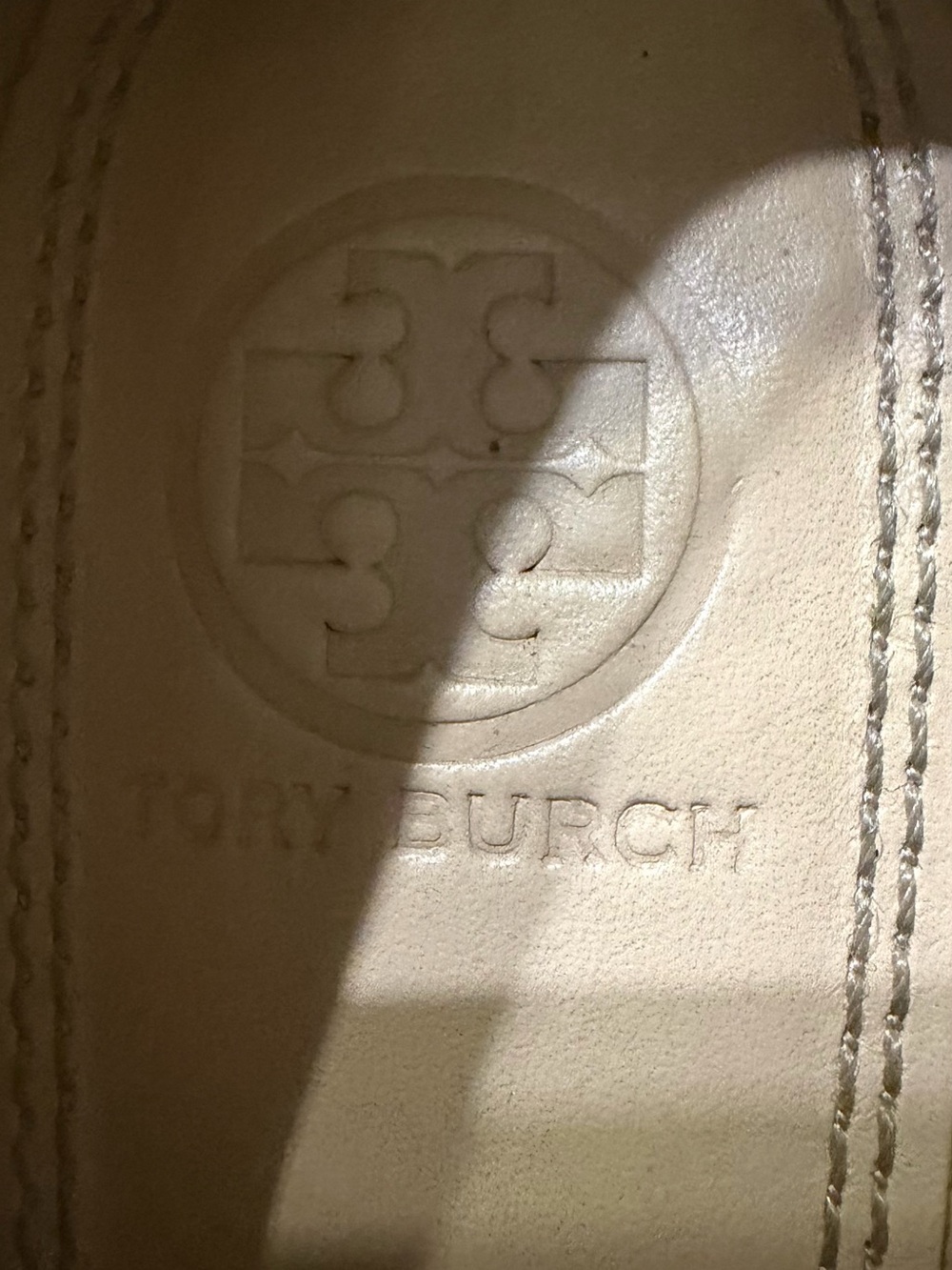 EUC Tory Burch Tiernan 50mm Patent Leather Pumps, Tory Beige, Gold Logo - Picture 10 of 10